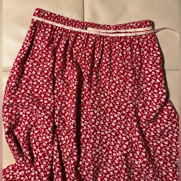 Vintage A-Line Midi Skirt Red & White Floral - Picture 2 of 7